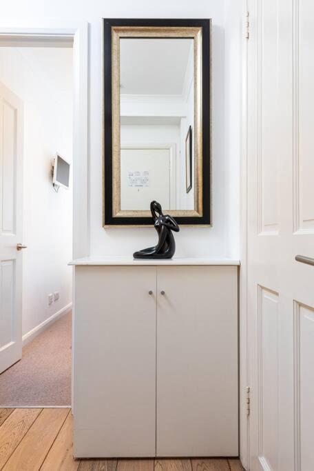 Chic Apartment - Fabulous Central Location In Zone 1 London Eksteriør bilde